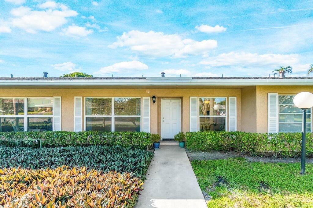 2540 Red Hibiscus Boulevard, Delray Beach, FL 33445