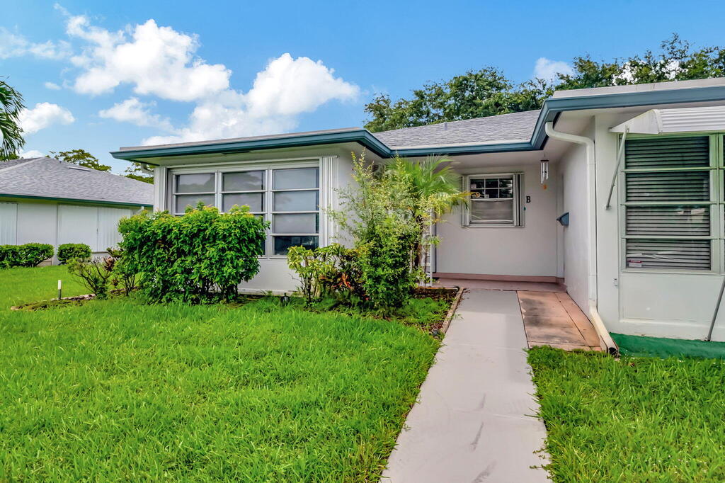 1217 Drive Way, Delray Beach, FL 33445