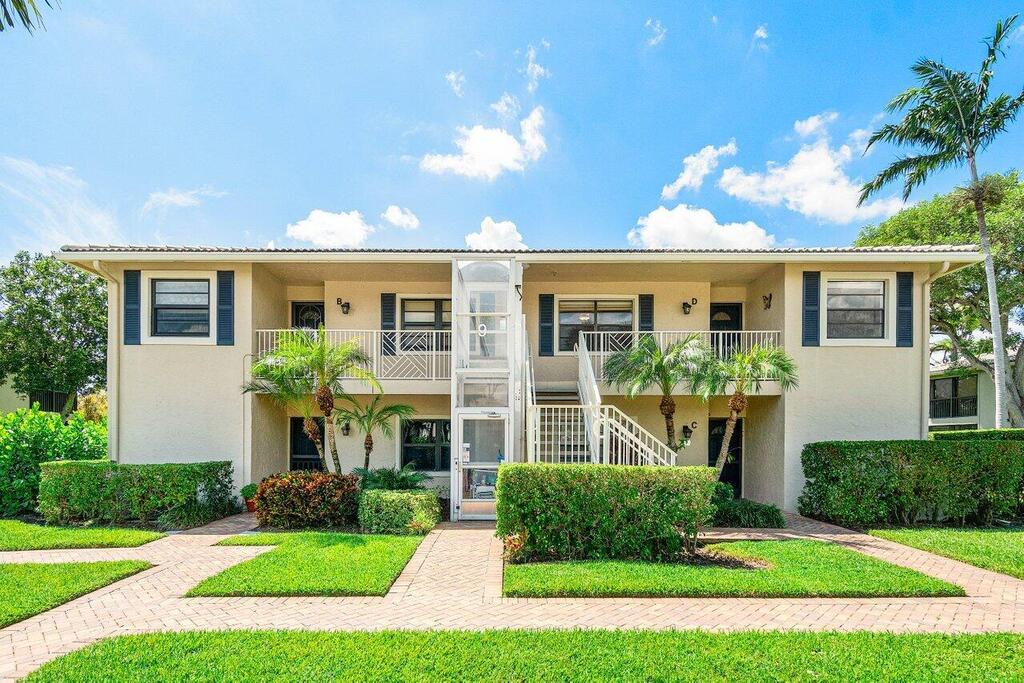 9 Stratford Drive, Boynton Beach, FL 33436