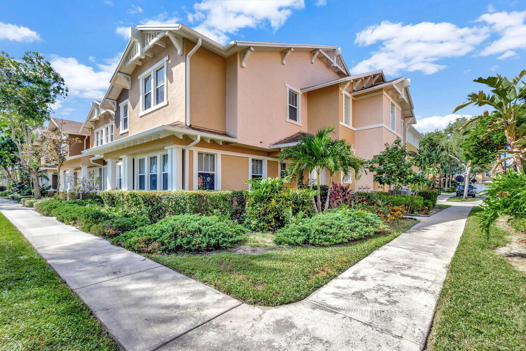 880 Millbrae Court, West Palm Beach, FL 33401