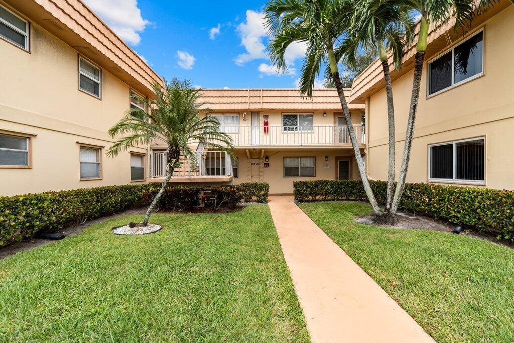 207 Saxony , Delray Beach, FL 33446