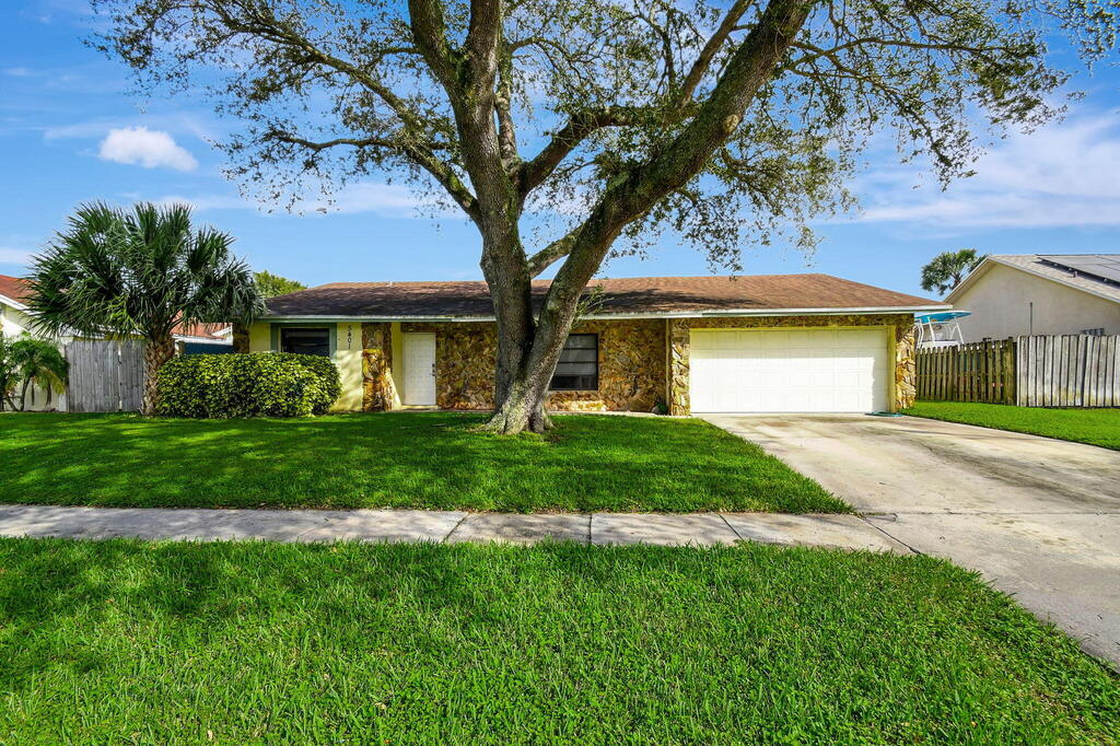 5401 Guildcrest Street, Lake Worth, FL 33463