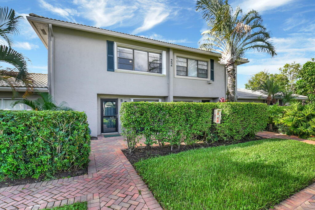 22 Stratford Drive, Boynton Beach, FL 33436