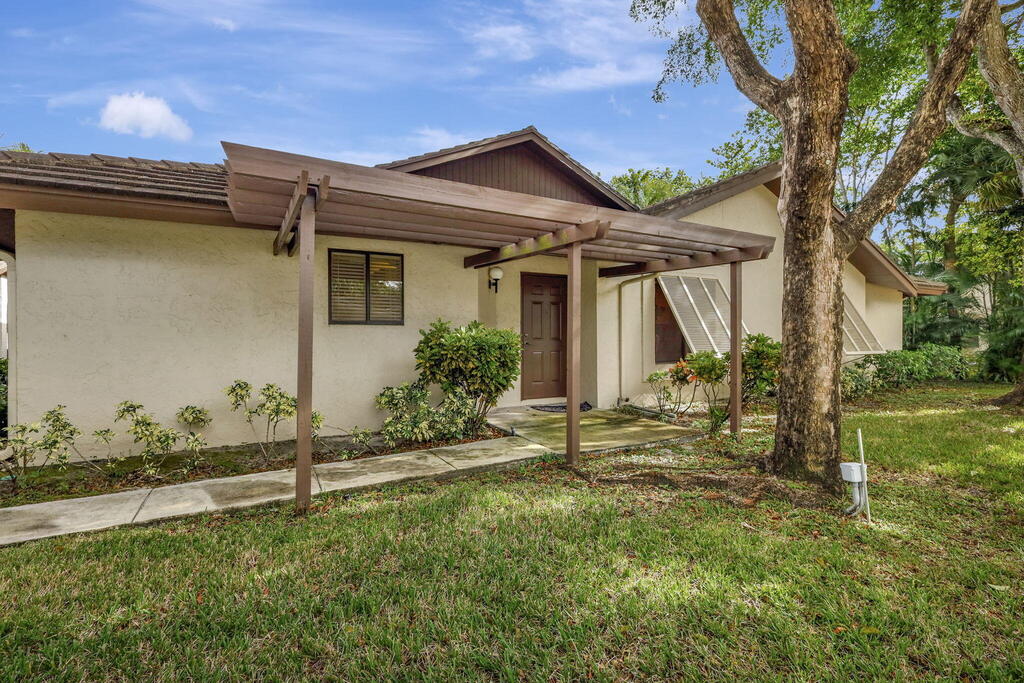 10088 Shadywood Place, Boynton Beach, FL 33437